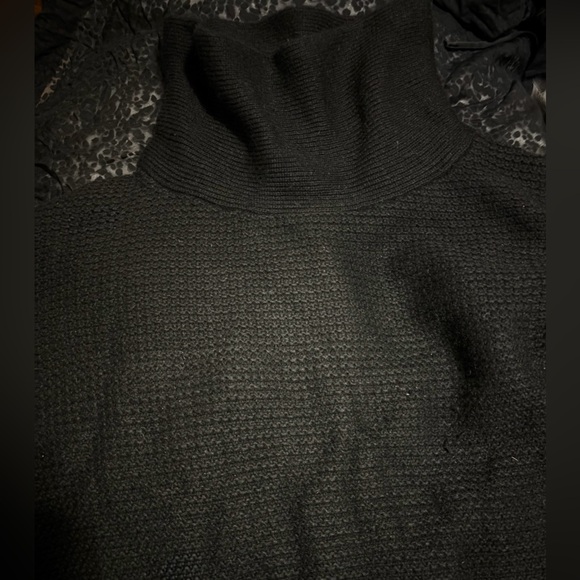 Banana Republic women's black sweater - Picture 3 of 6